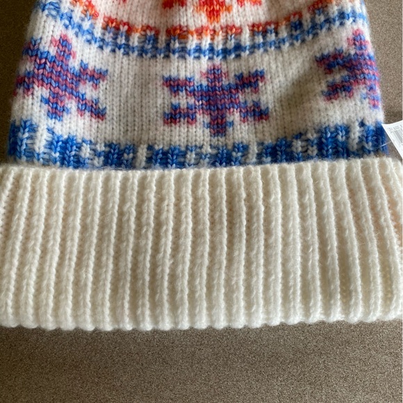 BNWT Old Navy Knit Pompom Hat - Picture 3 of 7